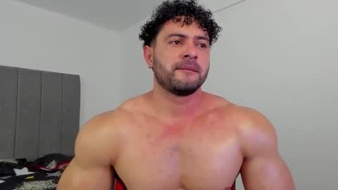 Snapshot of thomas_brandon chatting on 09/18/25, 04:25 Thomas Brandon online show from 09/18/25, 04:25