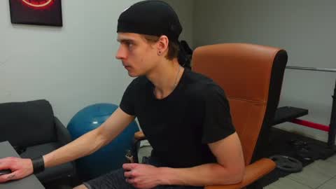 Snapshot of thomas_brons chatting on 06/22/26, 05:04 THOMAS BRONS online show from 06/22/26, 05:04