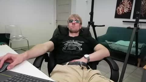 Snapshot of thomas_brons chatting on 06/26/26, 07:35 THOMAS BRONS online show from 06/26/26, 07:35