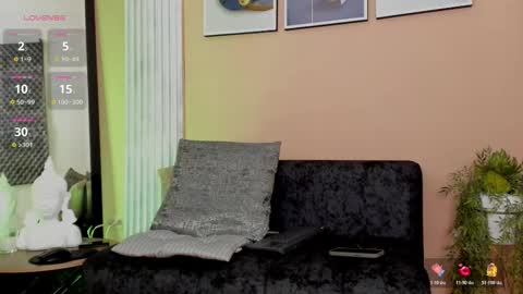 Thomas Eliott   independent model online show from 11/25/25, 07:47