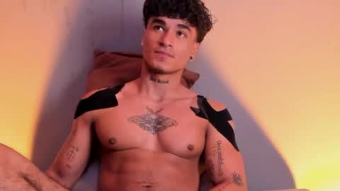 Snapshot of thomas_fit1 chatting on 01/04/25, 02:35 Thomas 3 JUST STAY AND BE MY LAST LOVE online show from 01/04/25, 02:35