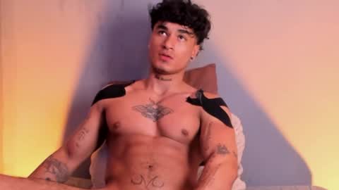 Snapshot of thomas_fit1 chatting on 01/05/25, 02:38 Thomas 3 JUST STAY AND BE MY LAST LOVE online show from 01/05/25, 02:38