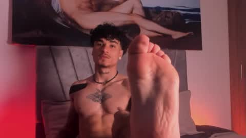 Snapshot of thomas_fit1 chatting on 11/28/25, 02:25 Thomas 3 JUST STAY AND BE MY LAST LOVE online show from 11/28/25, 02:25