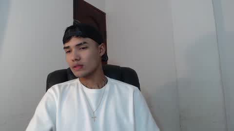 Snapshot of thomas_latin_boy chatting on 12/04/24, 06:22 Thomas online show from 12/04/24, 06:22