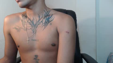 Snapshot of thomas_latin_boy chatting on 12/12/24, 10:02 Thomas online show from 12/12/24, 10:02