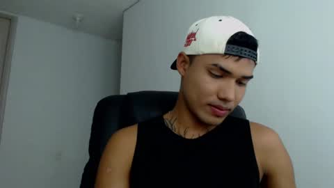 Snapshot of thomas_latin_boy chatting on 01/22/25, 07:46 Thomas online show from 01/22/25, 07:46