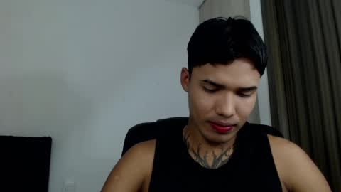 Snapshot of thomas_latin_boy chatting on 01/24/25, 03:32 Thomas online show from 01/24/25, 03:32