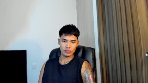 Snapshot of thomas_latin_boy chatting on 02/01/25, 04:56 Thomas online show from 02/01/25, 04:56