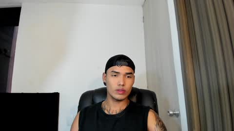 Snapshot of thomas_latin_boy chatting on 02/01/25, 11:32 Thomas online show from 02/01/25, 11:32