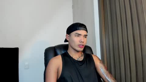 Snapshot of thomas_latin_boy chatting on 02/03/25, 05:40 Thomas online show from 02/03/25, 05:40