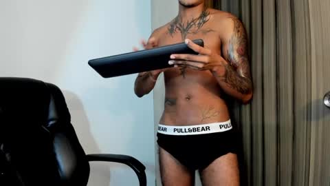 Snapshot of thomas_latin_boy chatting on 02/07/25, 07:50 Thomas online show from 02/07/25, 07:50