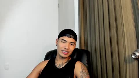 Snapshot of thomas_latin_boy chatting on 02/07/25, 11:55 Thomas online show from 02/07/25, 11:55