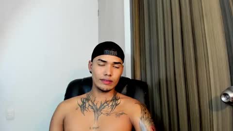 Snapshot of thomas_latin_boy chatting on 02/08/25, 02:58 Thomas online show from 02/08/25, 02:58