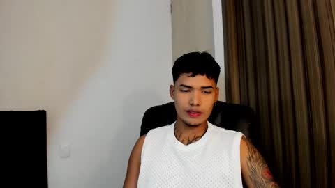 Snapshot of thomas_latin_boy chatting on 02/09/25, 05:29 Thomas online show from 02/09/25, 05:29