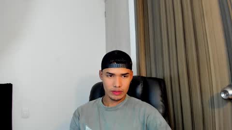 Snapshot of thomas_latin_boy chatting on 02/10/25, 05:58 Thomas online show from 02/10/25, 05:58