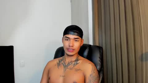 Snapshot of thomas_latin_boy chatting on 02/10/25, 12:08 Thomas online show from 02/10/25, 12:08