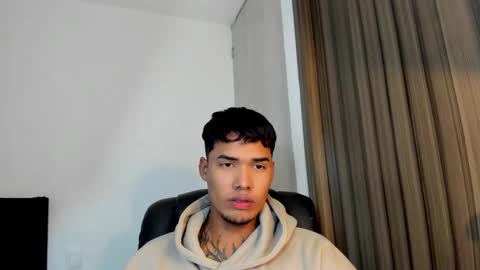 Snapshot of thomas_latin_boy chatting on 02/12/25, 08:16 Thomas online show from 02/12/25, 08:16