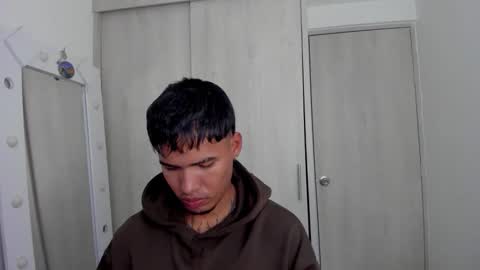 Snapshot of thomas_latin_boy chatting on 04/28/26, 05:01 Thomas online show from 04/28/26, 05:01