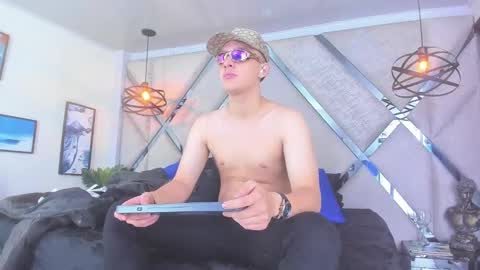 ---Thomas--- online show from 02/25/25, 04:24