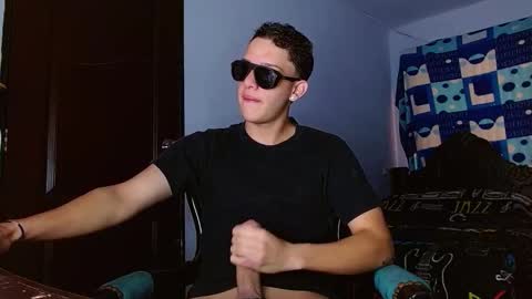 Snapshot of thomas_may4rs chatting on 12/01/25, 03:50 ---Thomas--- online show from 12/01/25, 03:50