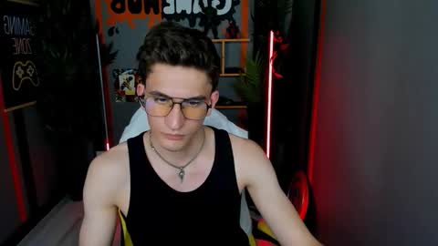 Snapshot of thomas_michaelson chatting on 10/10/25, 04:06 Thomas online show from 10/10/25, 04:06