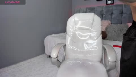 Thomas online show from 09/20/25, 01:12