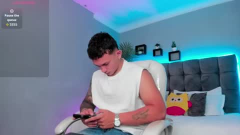 Snapshot of thomas_moon_ chatting on 06/10/26, 01:54 Thomas online show from 06/10/26, 01:54