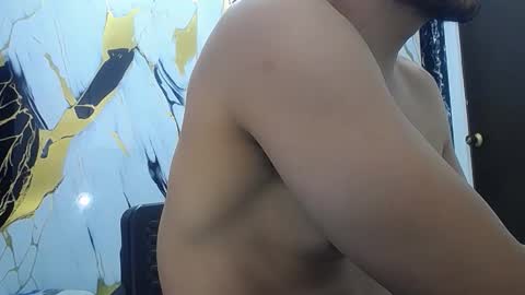 Snapshot of thomas_neuman chatting on 12/19/25, 06:59 Thomas online show from 12/19/25, 06:59