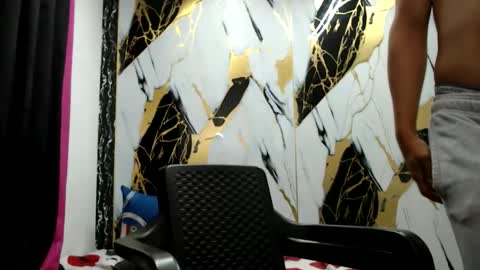 Snapshot of thomas_neuman chatting on 06/06/26, 11:31 Thomas online show from 06/06/26, 11:31