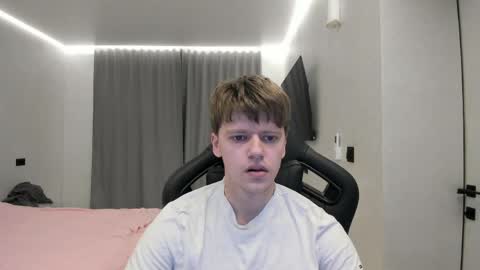 Snapshot of thomas_shelbivip chatting on 04/07/26, 02:01 Tomas online show from 04/07/26, 02:01