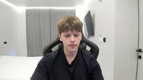 Snapshot of thomas_shelbivip chatting on 04/17/26, 02:20 Tomas online show from 04/17/26, 02:20