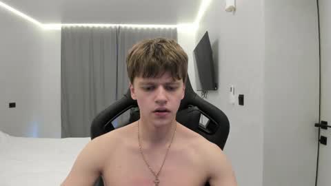 Snapshot of thomas_shelbivip chatting on 04/18/26, 10:52 Tomas online show from 04/18/26, 10:52