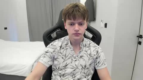 Snapshot of thomas_shelbivip chatting on 04/19/26, 10:14 Tomas online show from 04/19/26, 10:14