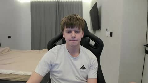 Snapshot of thomas_shelbivip chatting on 04/24/26, 02:19 Tomas online show from 04/24/26, 02:19