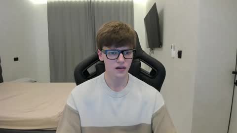 Snapshot of thomas_shelbivip chatting on 04/27/26, 06:17 Tomas online show from 04/27/26, 06:17