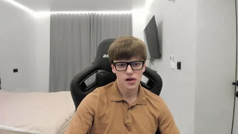 Snapshot of thomas_shelbivip chatting on 04/30/26, 04:13 Tomas online show from 04/30/26, 04:13