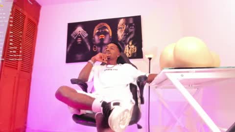 Snapshot of thomas_shelbys chatting on 12/14/24, 04:12 Thomas online show from 12/14/24, 04:12