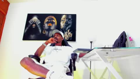 Snapshot of thomas_shelbys chatting on 02/23/25, 03:40 Thomas online show from 02/23/25, 03:40