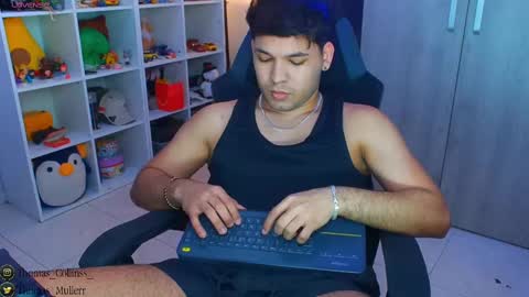 Snapshot of thomascollins__ chatting on 02/12/25, 08:27 Thomas online show from 02/12/25, 08:27