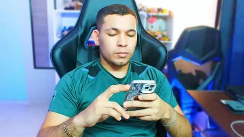 Snapshot of thomascollins__ chatting on 10/24/25, 06:54 Thomas online show from 10/24/25, 06:54