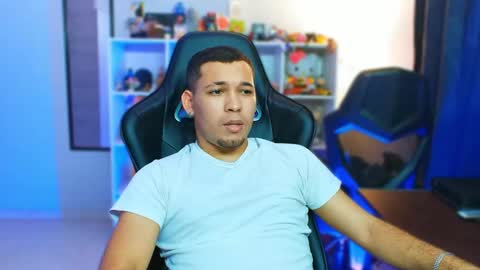 Snapshot of thomascollins__ chatting on 10/26/25, 06:30 Thomas online show from 10/26/25, 06:30