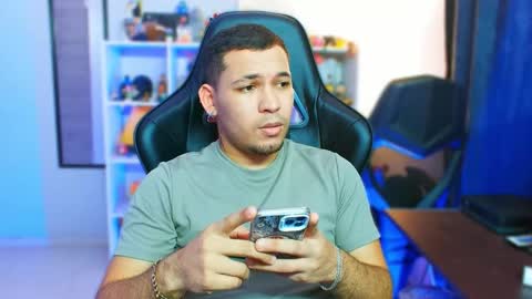 Snapshot of thomascollins__ chatting on 10/28/25, 08:40 Thomas online show from 10/28/25, 08:40