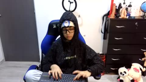 Snapshot of thomascooper_cams chatting on 06/15/26, 07:16 VALERIA online show from 06/15/26, 07:16
