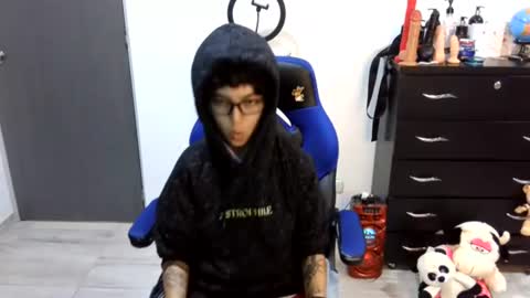 Snapshot of thomascooper_cams chatting on 06/18/26, 08:02 VALERIA online show from 06/18/26, 08:02
