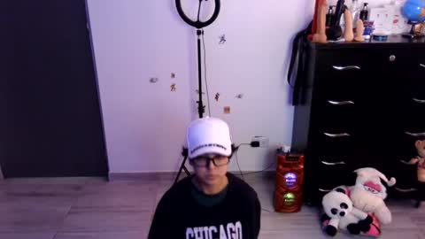 Snapshot of thomascooper_cams chatting on 07/03/26, 09:21 VALERIA online show from 07/03/26, 09:21