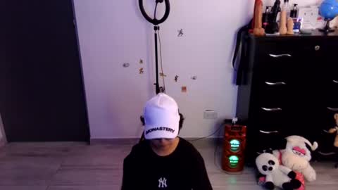 Snapshot of thomascooper_cams chatting on 07/06/26, 08:11 VALERIA online show from 07/06/26, 08:11
