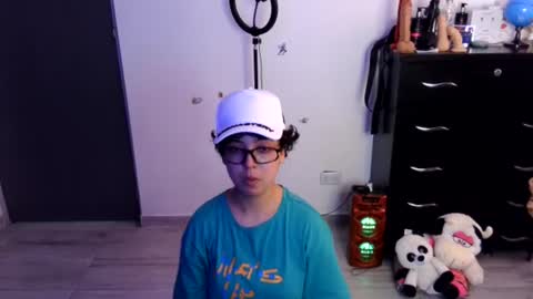 Snapshot of thomascooper_cams chatting on 07/08/26, 10:14 VALERIA online show from 07/08/26, 10:14