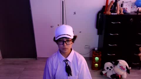Snapshot of thomascooper_cams chatting on 07/13/26, 07:27 VALERIA online show from 07/13/26, 07:27