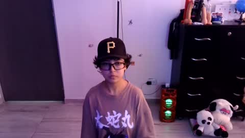 Snapshot of thomascooper_cams chatting on 07/16/26, 08:48 VALERIA online show from 07/16/26, 08:48