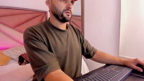 thomasdavila online show from 10/22/25, 02:12